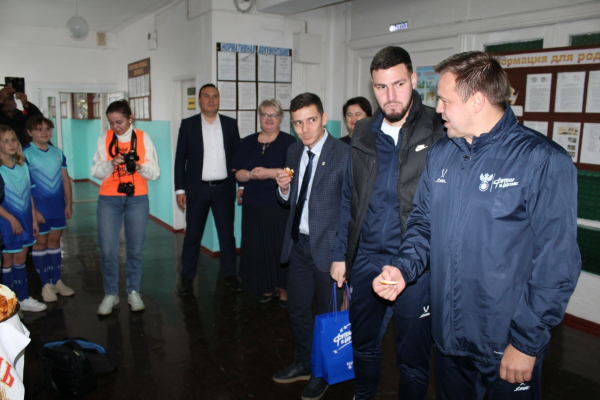 Пименов и Гасилин приехали к победителям фестиваля &laquo;Футбол в школе&raquo; 