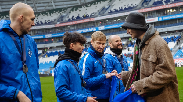 Инклюзивную команду &laquo;Крылья мечты&raquo; поздравили в перерыве матча Мир РПЛ