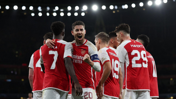 "Арсенал" разгромил "Ланс" со счетом 6:0 и вместе с ПСВ вышел в плей-офф ЛЧ