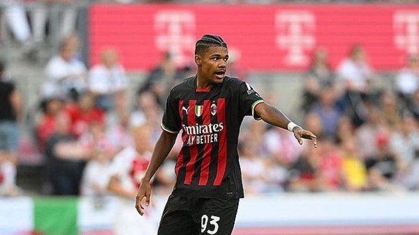 "Удинезе" одержал первую победу в чемпионате Италии, обыграв "Милан" 