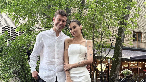 В семье футболиста "Динамо" Федора Смолова родилась дочь