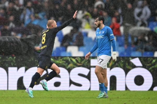 Обзор футбольных матчей 12 ноября 2023: Челси &mdash; Манчестер Сити, дубль Левандовского, поражение Наполи, победа Ливерпуля