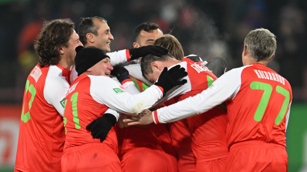 "Локомотив" победил ЦСКА в ретроматче, единственный мяч забил Лоськов