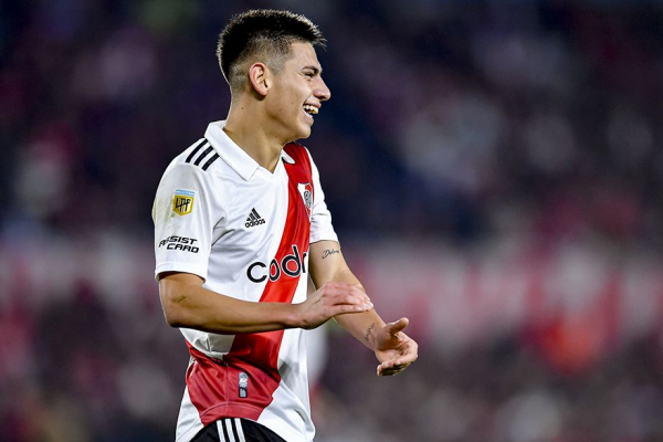 Клаудио Эчеверри: биография, сюжет, игровые качества, будущее, хет-три за сборную Аргентины на ЧМ до 17 лет