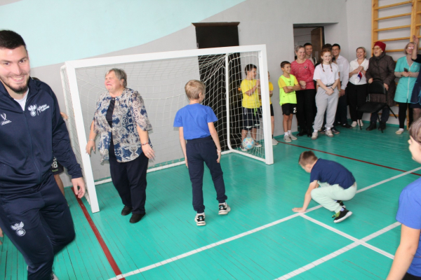 Пименов и Гасилин приехали к победителям фестиваля &laquo;Футбол в школе&raquo; 