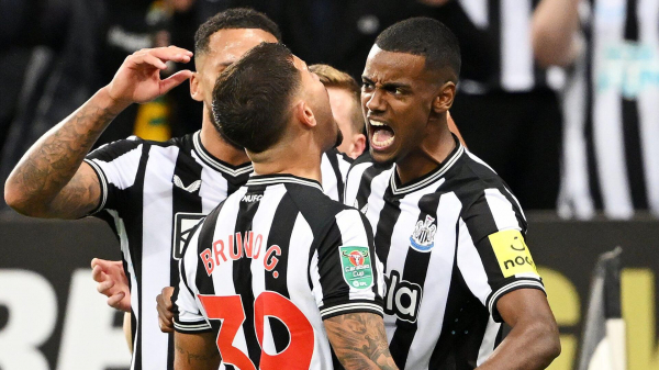 Футболисты "Ньюкасла" в большинстве разгромили "Челси" в матче чемпионата Англии