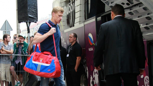 &laquo;В &ldquo;Спартаке&rdquo; Погребняка убивали морально. Вся команда бегает, а Старков отправляет его тренироваться с вратарями!&raquo;