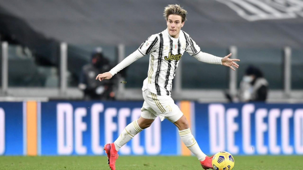"Ювентус" продлил контракт с дисквалифицированным за ставки футболистом Фаджоли