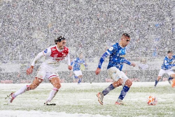 Регламент РПЛ сезона-2023/2024: каким мячом играют в снег, когда переносят матч, условия