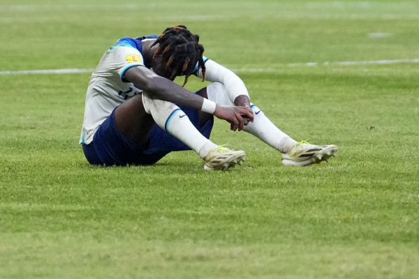 Англия U17 &mdash; Узбекистан U17 &mdash; 1:2, чемпионат мира до 17 лет, 1/8 финала, обзор, дисквалификация сборной Франции