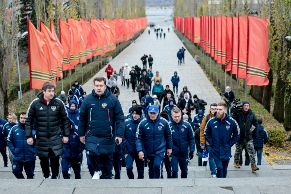 Сборная России посетила Мамаев курган