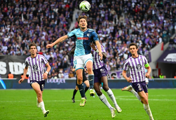 Как сыграли российские футболисты за рубежом в выходные: Головин, Кузяев, Захарян, Миранчук, Оздоев, Бакаев, Кокорин