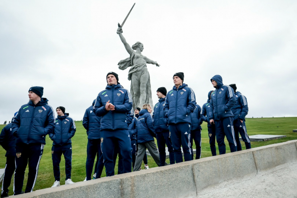 Сборная России посетила Мамаев курган