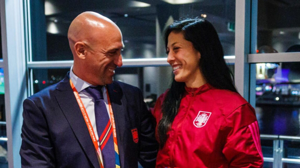 Футболистка Эрмосо обратилась к психологу после скандала с поцелуем главы RFEF