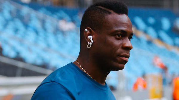 Бывший нападающий сборной Италии Балотелли попал в ДТП