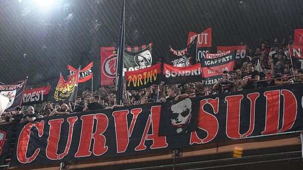 Фанаты "Милана" напали на болельщиков "ПСЖ" перед матчем Лиги чемпионов