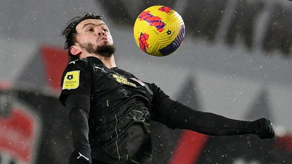 Дубль экс-футболиста "Спартака" Мирзова помог "Нефтчи" одолеть "Зенит"