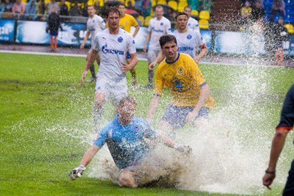 Культовые футбольные матчи в России при плохих погодных условиях в 90-е и нулевые: рейтинг, фото