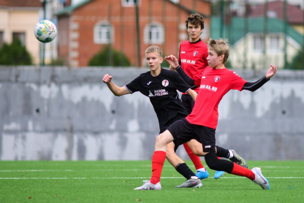 &laquo;Ленинградец&raquo; и &laquo;Акрон-Академия Коноплёва&raquo; одержали первые победы