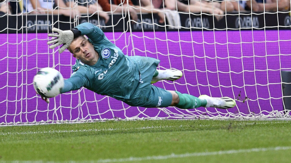 Голкипер "Гента" Нарди получил открытый перелом голеностопа при ударе от ворот