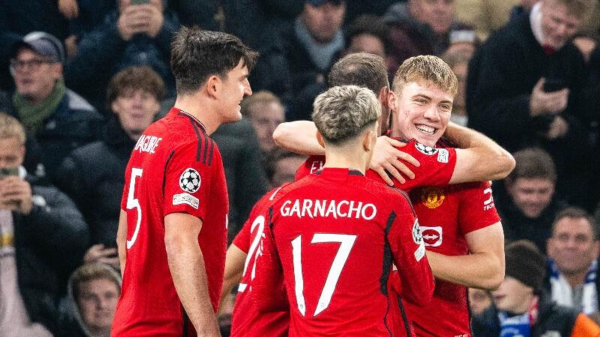 Авиарейс с футболистами "Манчестер Юнайтед" отменен из-за снегопада