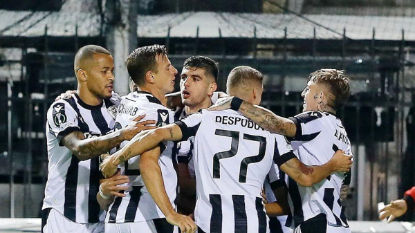 Футболисты ПАОКа победили "Айнтрахт" со счетом 2:1 в матче Лиги конференций