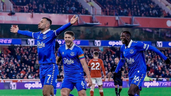 Футболисты "Эвертона" обыграли "Ноттингем Форест" в матче АПЛ со счетом 1:0