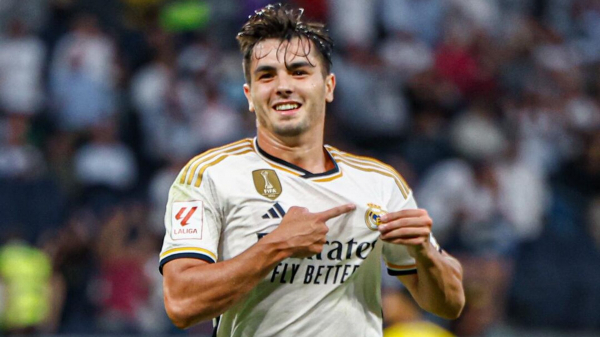 "Реал" обыграл "Гранаду" со счетом 2:0 и вернулся на первое место в Ла Лиге