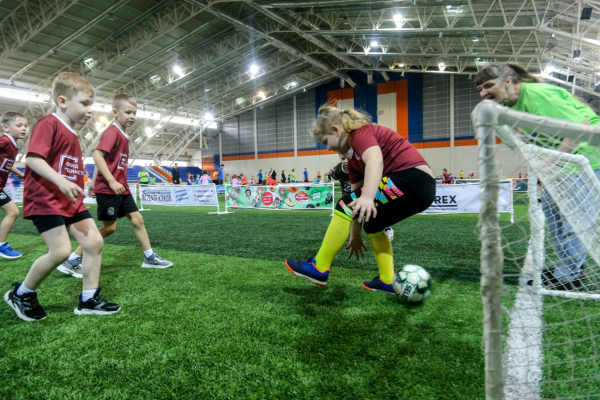 320 детей сыграли в футбол на фестивале &laquo;Крохабол&raquo; в Новосибирске