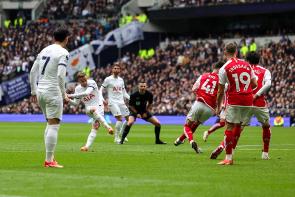 День Святого Тоттерингема. &laquo;Арсенал&raquo; сдержал &laquo;Шпоры&raquo; и продолжает борьбу за титул