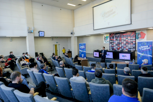 600 школьников Новосибирской области сыграли в футбол с амбассадорами РФС