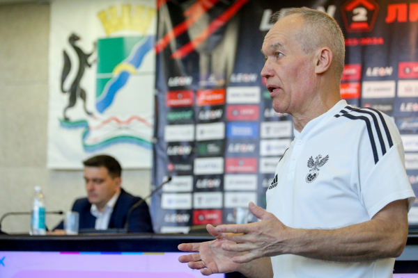 600 школьников Новосибирской области сыграли в футбол с амбассадорами РФС