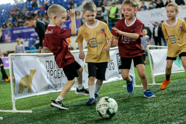 320 детей сыграли в футбол на фестивале &laquo;Крохабол&raquo; в Новосибирске