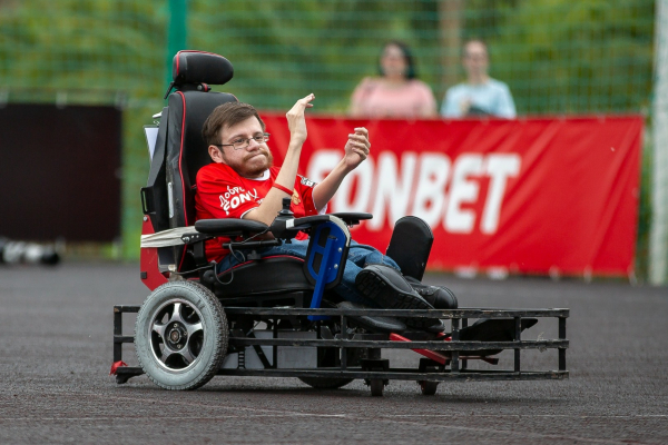&laquo;FONBET Стальная воля&raquo; открылась матчем звёзд по футболу на электроколясках