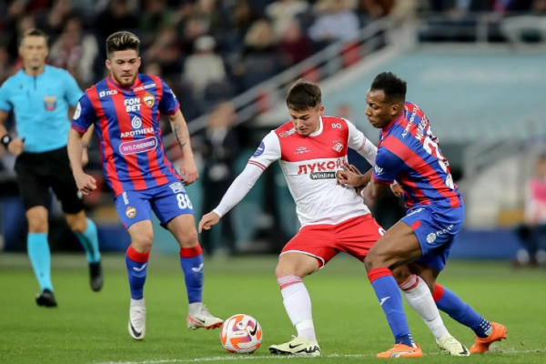 Полные нули. ЦСКА и &laquo;Спартак&raquo; не наиграли на победу, сделав подарок конкурентам