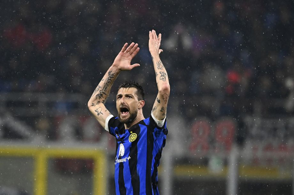 Милан &mdash; Интер &mdash; 1:2, обзор чемпионского матча, 33-й тур Серии А, голы, драки и удаления, подробности, 22 апреля 2024