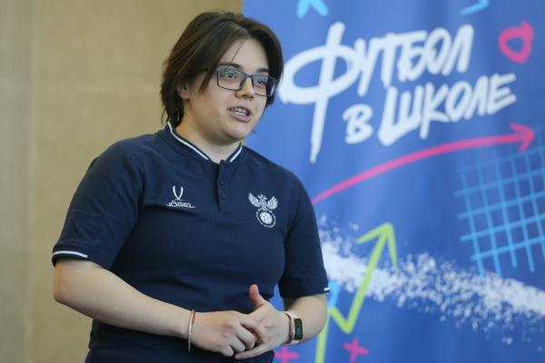 600 школьников Новосибирской области сыграли в футбол с амбассадорами РФС