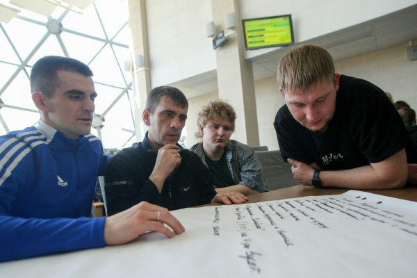 600 школьников Новосибирской области сыграли в футбол с амбассадорами РФС