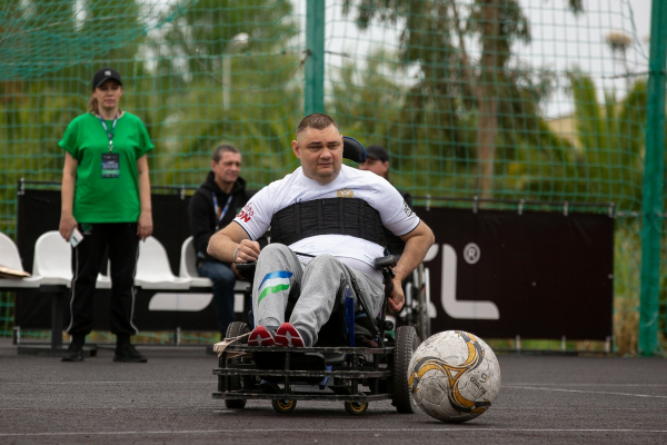 &laquo;FONBET Стальная воля&raquo; открылась матчем звёзд по футболу на электроколясках