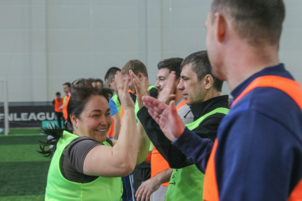 600 школьников Новосибирской области сыграли в футбол с амбассадорами РФС