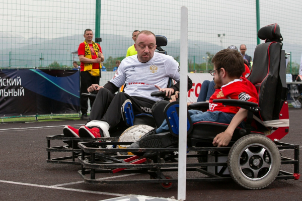 &laquo;FONBET Стальная воля&raquo; открылась матчем звёзд по футболу на электроколясках