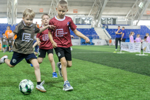 320 детей сыграли в футбол на фестивале &laquo;Крохабол&raquo; в Новосибирске