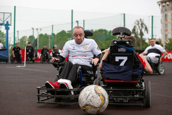 &laquo;FONBET Стальная воля&raquo; открылась матчем звёзд по футболу на электроколясках
