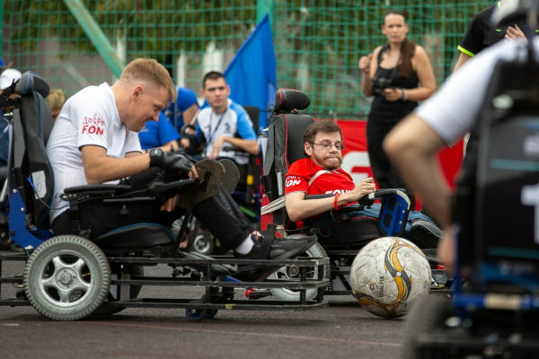 &laquo;FONBET Стальная воля&raquo; открылась матчем звёзд по футболу на электроколясках