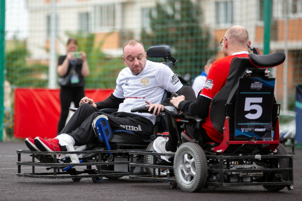 &laquo;FONBET Стальная воля&raquo; открылась матчем звёзд по футболу на электроколясках