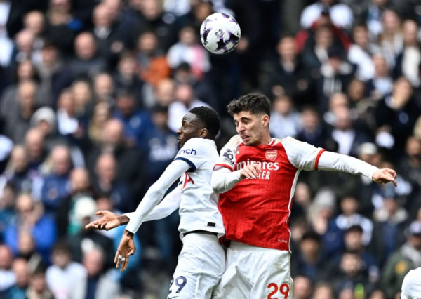 День Святого Тоттерингема. &laquo;Арсенал&raquo; сдержал &laquo;Шпоры&raquo; и продолжает борьбу за титул