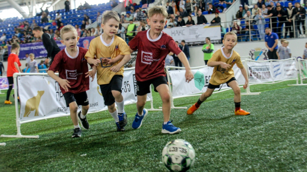 320 детей сыграли в футбол на фестивале &laquo;Крохабол&raquo; в Новосибирске