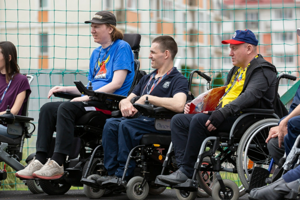 &laquo;FONBET Стальная воля&raquo; открылась матчем звёзд по футболу на электроколясках