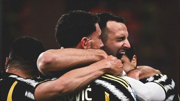 "Ювентус" проиграл "Лацио" в ответном матче Кубка Италии, но вышел в финал