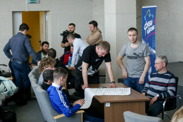 600 школьников Новосибирской области сыграли в футбол с амбассадорами РФС